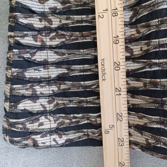 Chicos Jacket Sz 1 / 8 Animal Print Textured Button Front Artsy Black Tan Career - Picture 6 of 9
